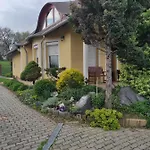 Dorina 잘라카로쉬